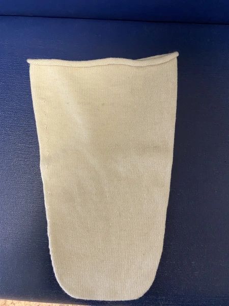 12-01-04 Шерстяной чехол на культю бедра (для инвалидов, пользующихся малогабаритными креслами-колясками)