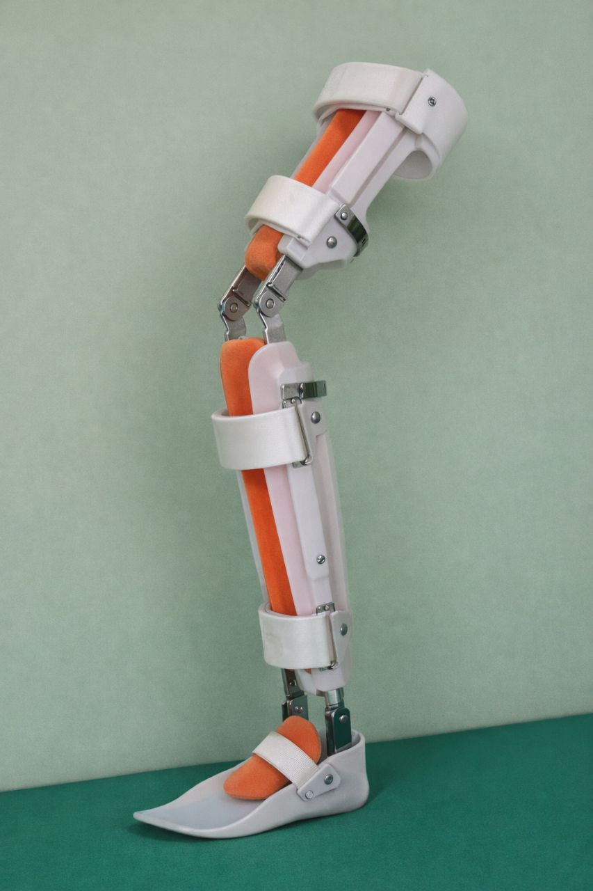 08-09-38 Аппарат на голеностопный и коленный суставы